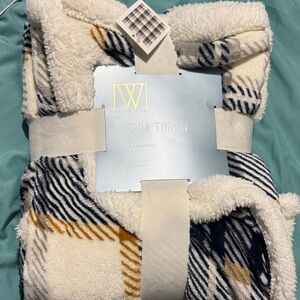Luxurious White and Blue Sherpa Throw by